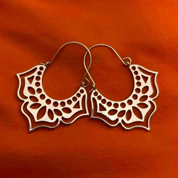 “Perforated Lotus” Lacey Punctured Ethnic Bollywood Floral Flower Petal Hoops - Picture 12 of 16